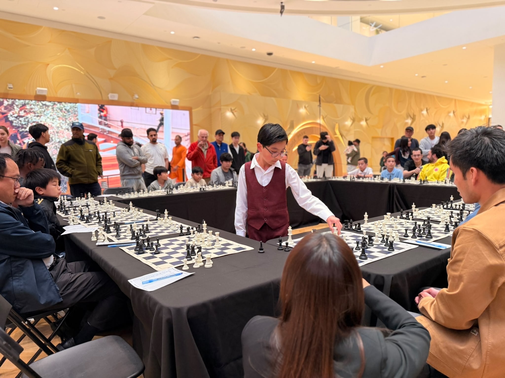 Lucas Yao walking the line during a twenty-board simultaneous exhibition