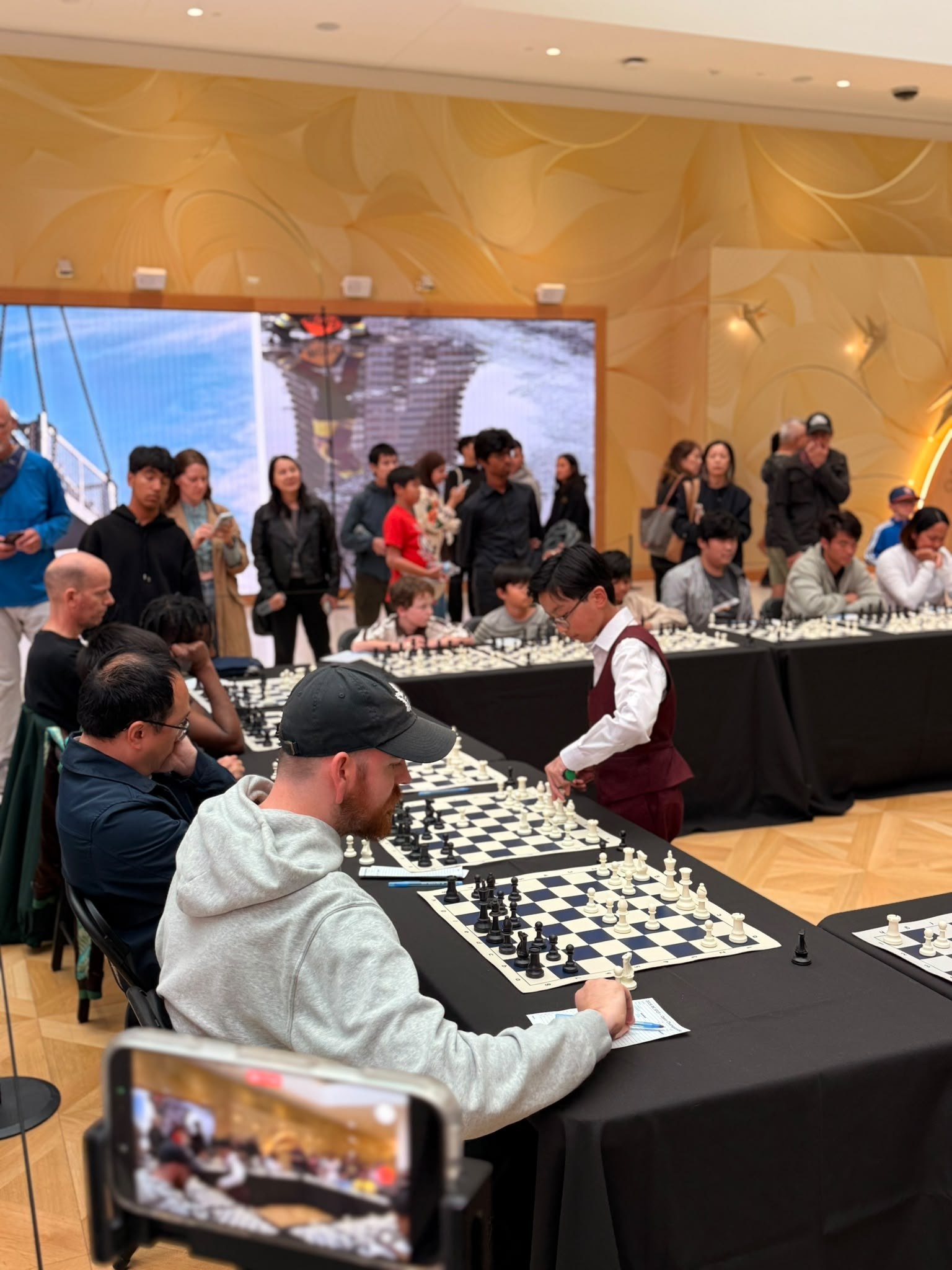 Wide view of the simultaneous exhibition hall at Oakridge Park