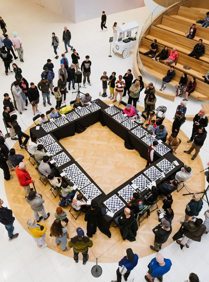 The crowd gathered around the simultaneous exhibition in the Oakridge Park atrium